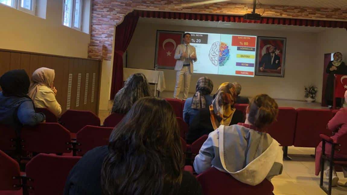 Velilerimize Eğitimci Yazar Mustafa Yurttaş'tan Seminer