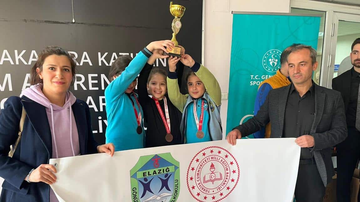 Okulumuz İl Satranç Turnuvasında İki Kupa Kazandı